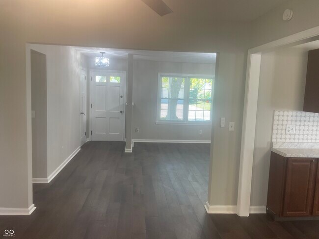 Building Photo - 1416 Miami Ct S