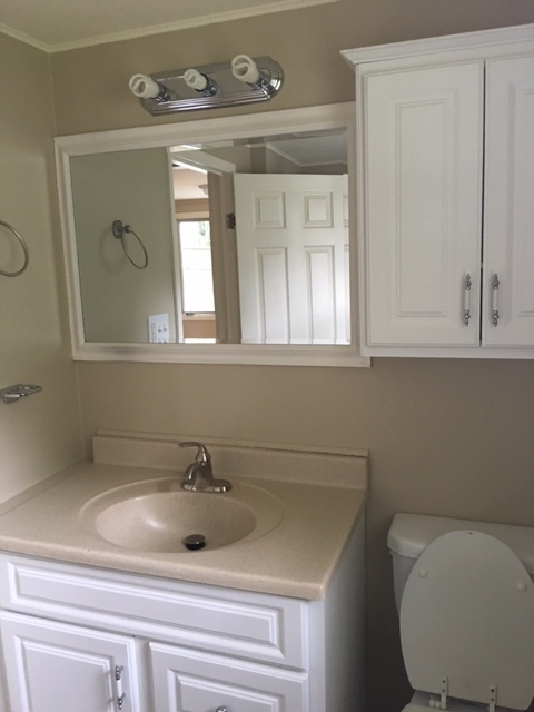 Building Photo - 3 bdrm/1 bath cottage-style home