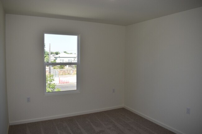 Building Photo - 4049 Cinnabar Ave