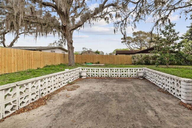 Building Photo - 12902 Forest Hills Dr