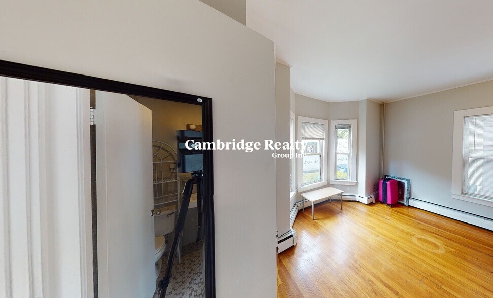 Building Photo - 26 Hingham St
