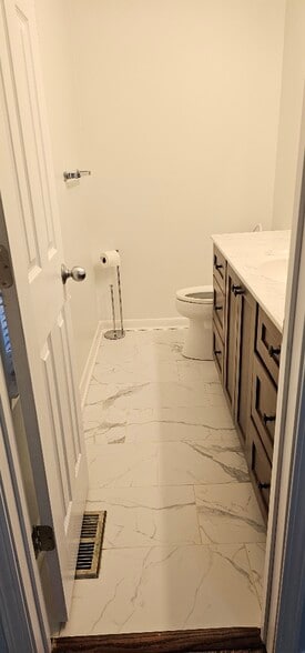 Master bedroom half bath - 2701 Patrick Rd