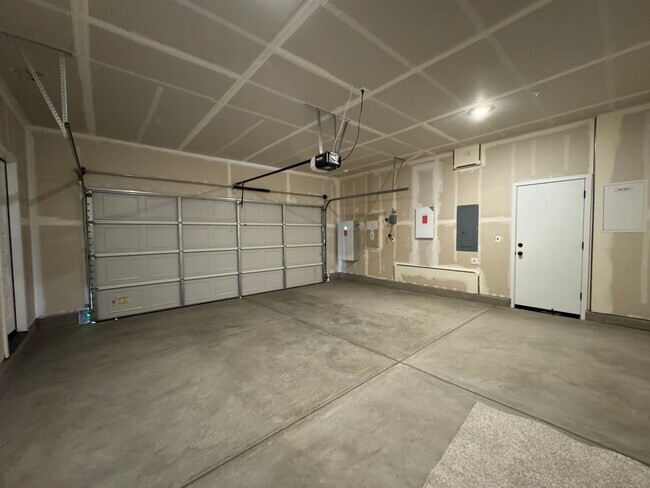 Building Photo - 10962 Admiral Cv Wy