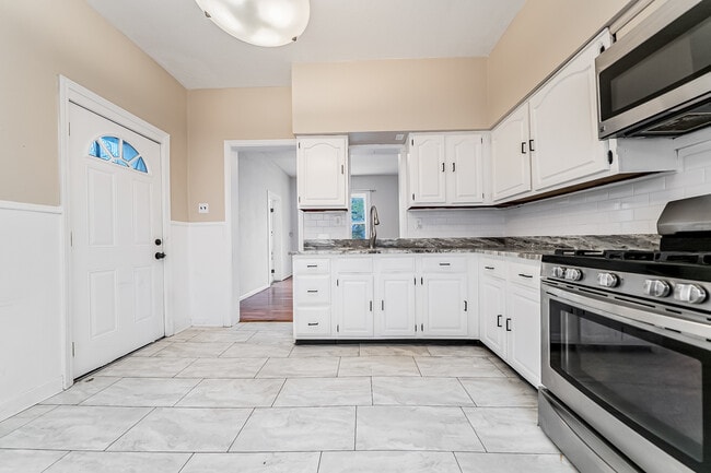 Building Photo - 1453 W 101st St