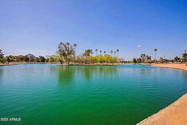 Building Photo - 8337 E Meadowbrook Ave