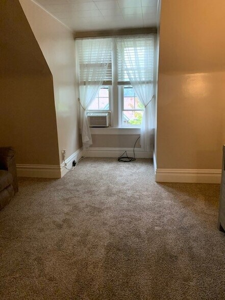 Livingroom - 1304 Ridge Ave