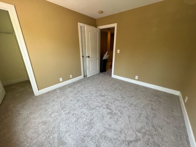 Building Photo - 3 Bedroom 3.5 Bath Townhouse in Whitney Lakes - Johns Island