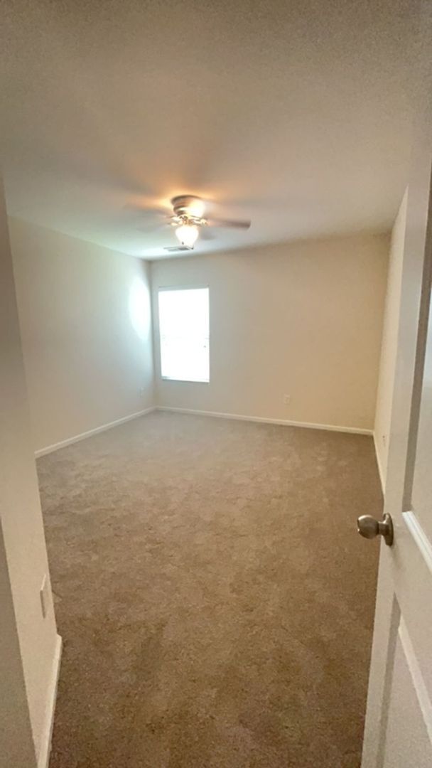 Building Photo - 4 Bedroom 2.5 Bath Home Located In Buckshi...