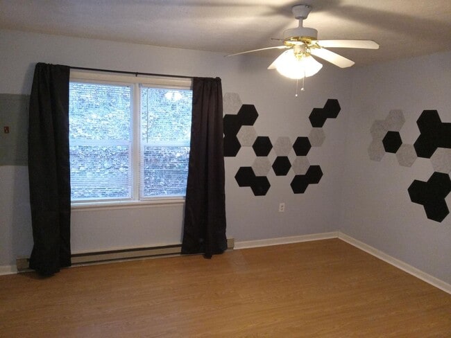 Building Photo - WCU Student 2 Bedroom 2 Bath Townhouse 1 mile from WCU Campus $1200