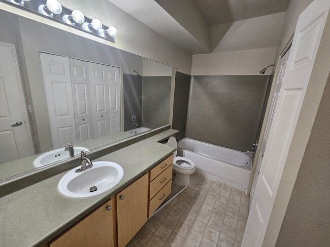Building Photo - Beautiful condo in liberty lake