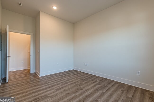 Building Photo - 112 Rogers St NE