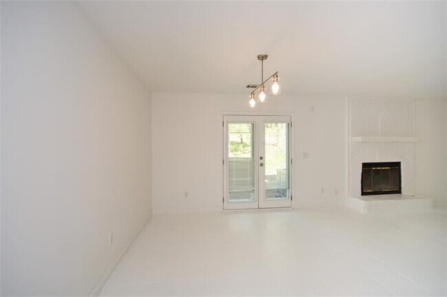 Building Photo - 160 Timber Creek Ln SW