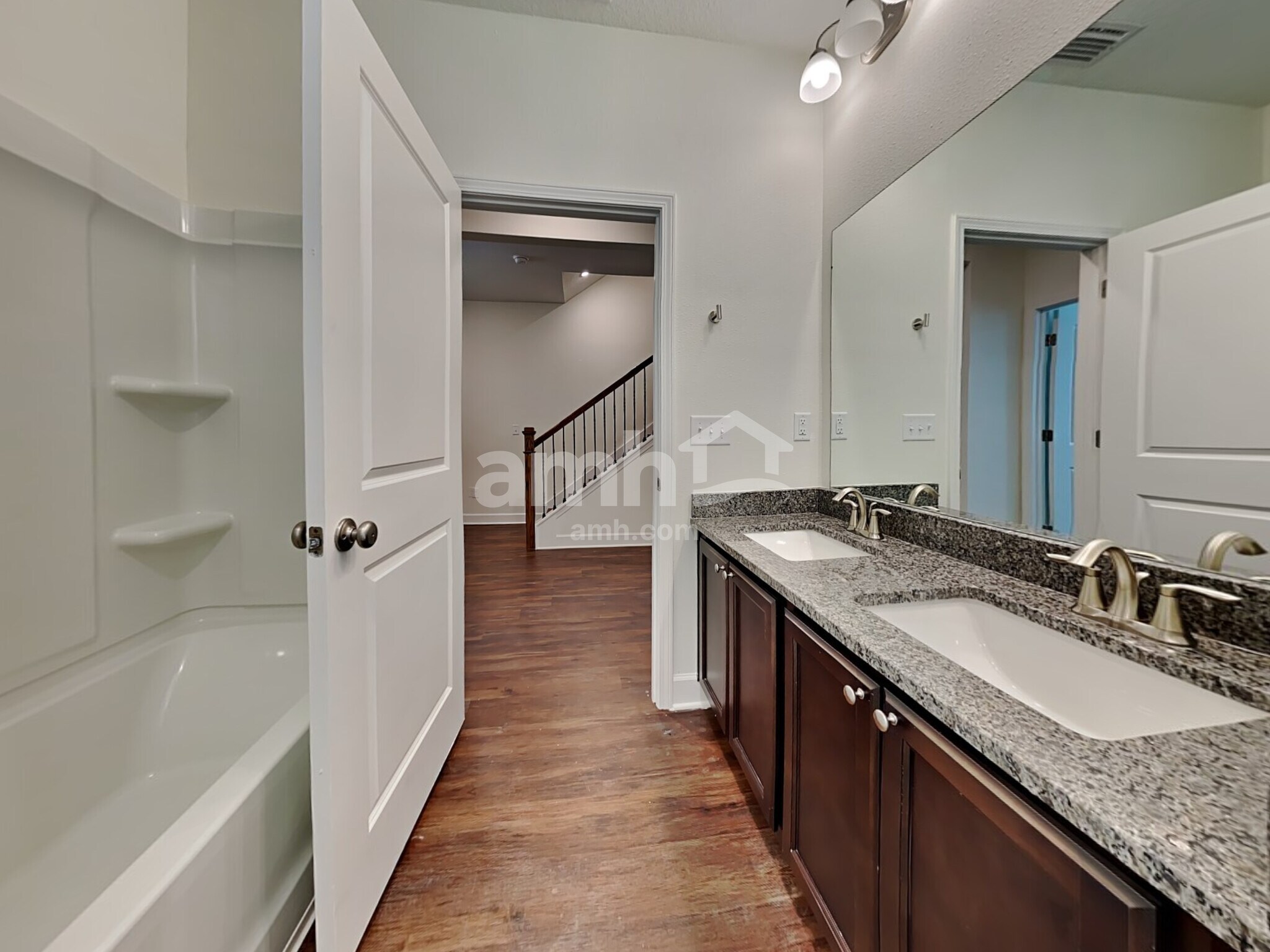 Building Photo - 950 Tan Tara Trl