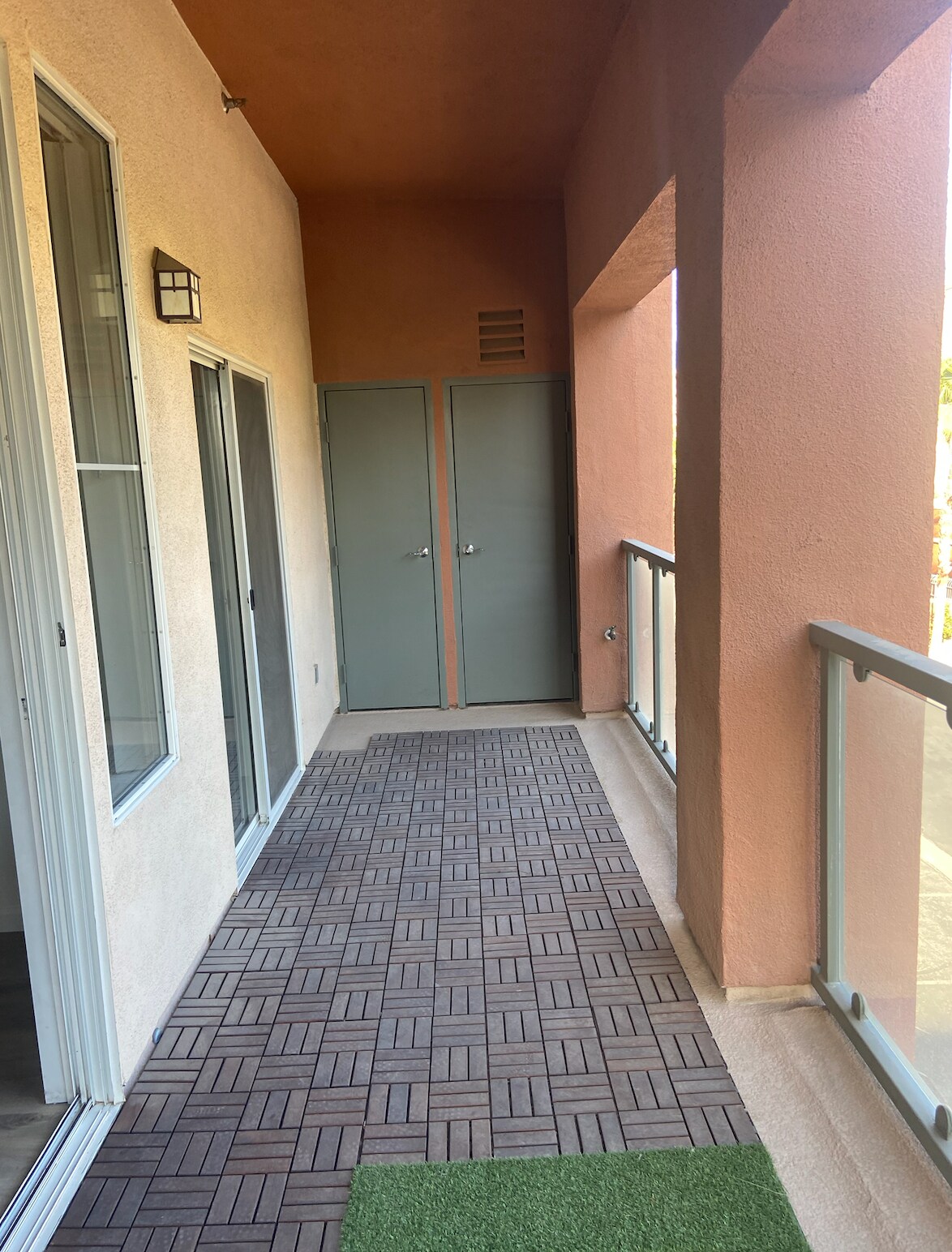 Balcony - 39 E Agate Ave