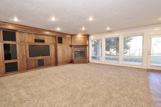 Building Photo - Immaculate & Captivating Home in Lexington Hills