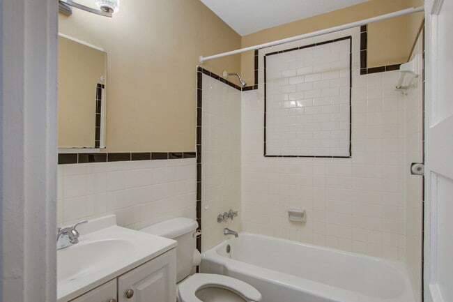 Building Photo - 15 Addlestone Ave