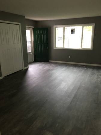 Living Room - 1002 Graceland Ave