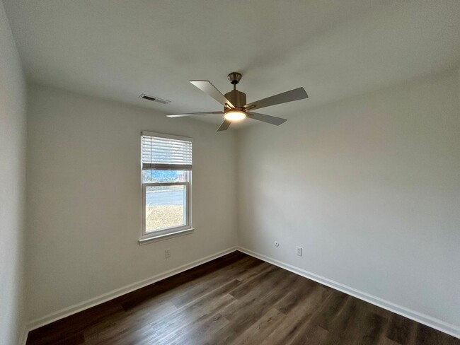 Building Photo - 3001 Guenevere Dr