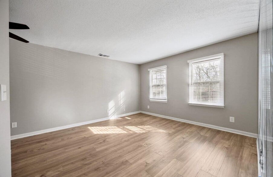 Building Photo - 2080 Woodlawn Dr SW