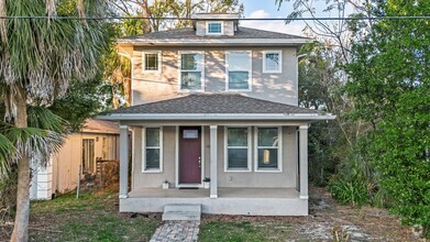 Building Photo - Great 3 bedroom 2.5 bath 2 story home in C...