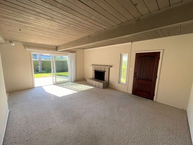 Building Photo - Adorable Pierpont Beach Home!!