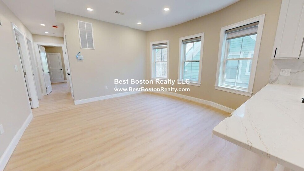 Building Photo - 231 Highland Ave