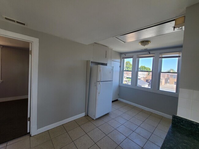 Building Photo - 6035 S Karlov Ave