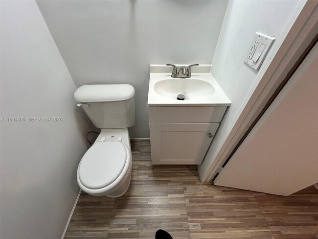 Building Photo - 11942 N Branch Rd