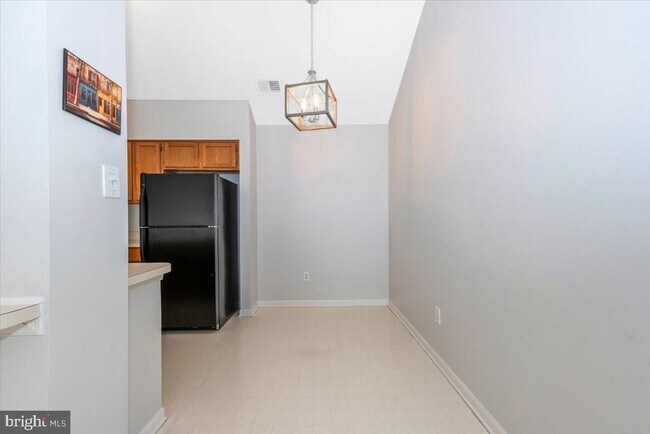 Building Photo - 6330 Bayberry Ct