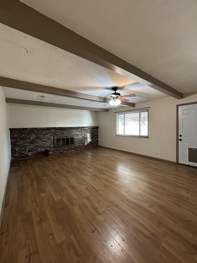 Building Photo - 12204 Baja Dr NE