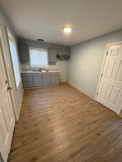 Building Photo - 446 S Dade Ave