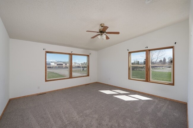 Building Photo - 415 Tracy Ann Dr