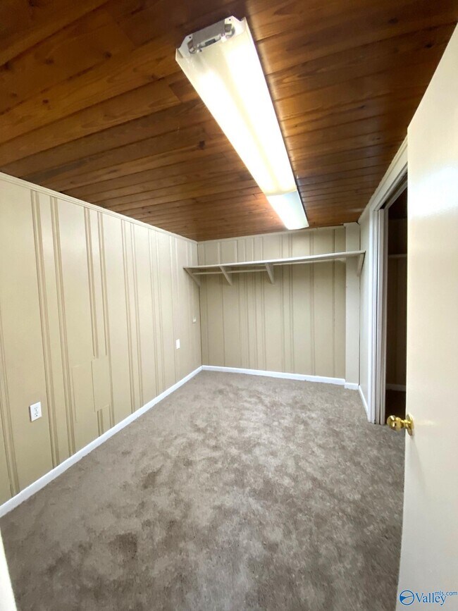 Building Photo - 6504 Whitesburg Dr