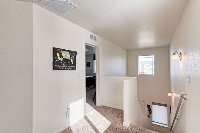 Building Photo - 3 Bedroom 2 1/2 Bath Townhome in Wellington