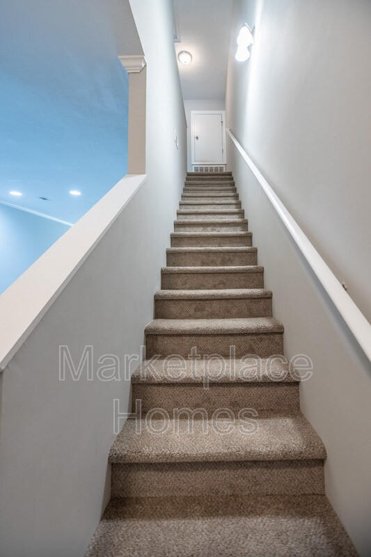 Building Photo - 207 Adderman Dr