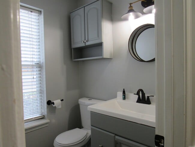 Building Photo - 303 Merganzer Dr