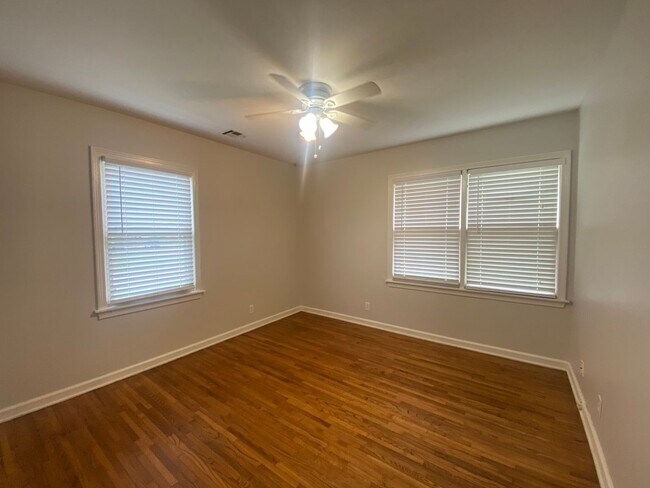 Building Photo - Charming Brookside Bungalow on large corne...