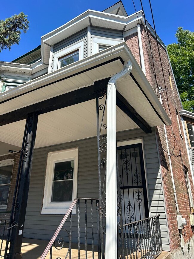 Building Photo - 156 Hoffman Ave