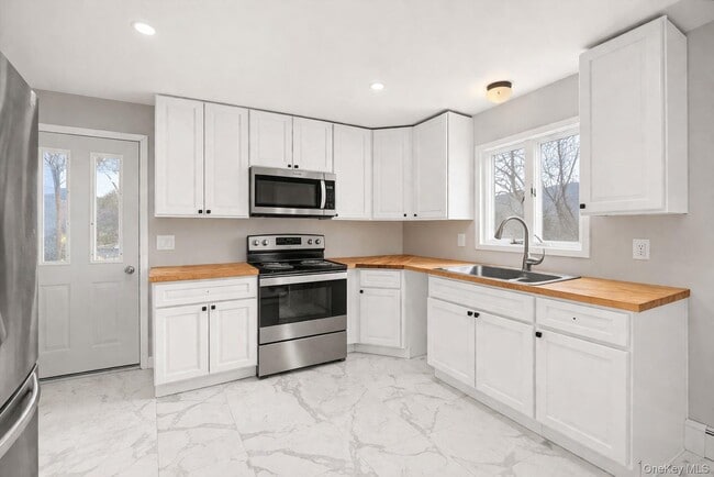 Building Photo - 8093 US-209