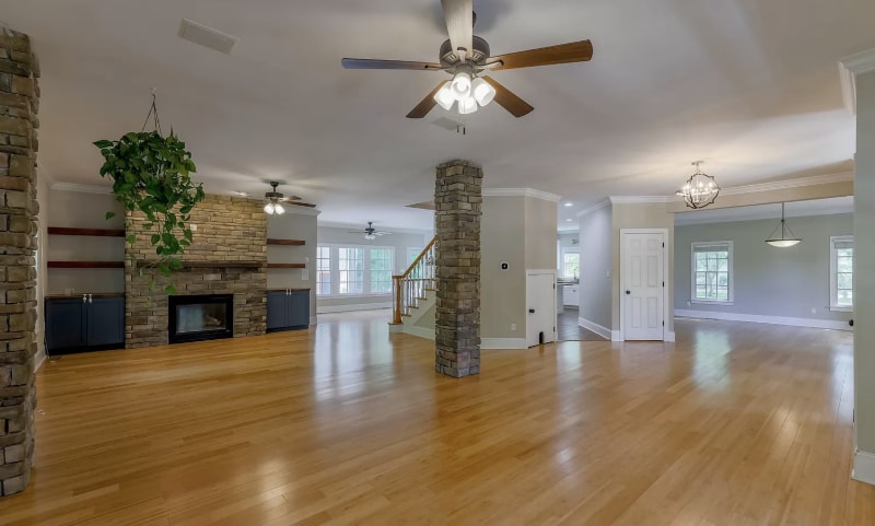 Building Photo - 301 Red Fox Run Dr