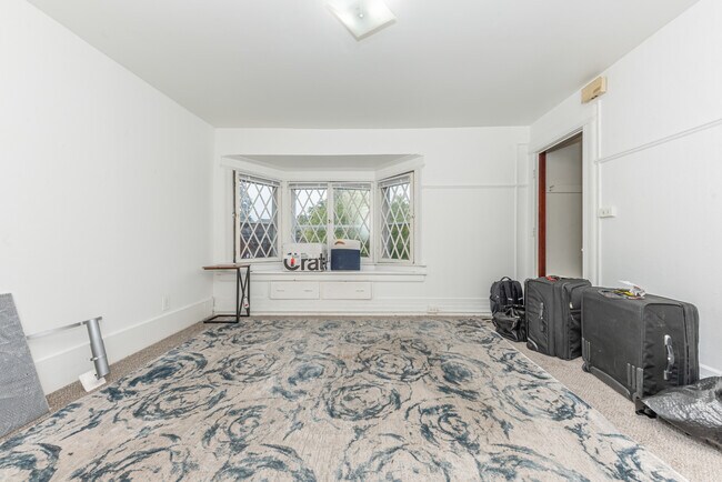 Building Photo - 808 E Ann St