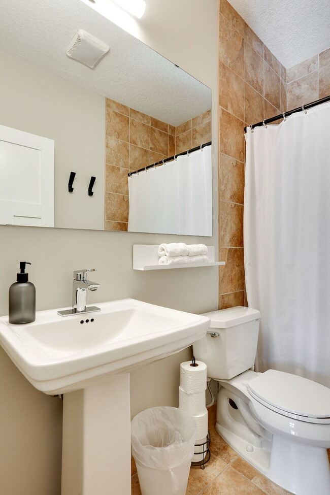 Building Photo - Charming 5-Bed Home with Hardwood Elegance in Minneapolis