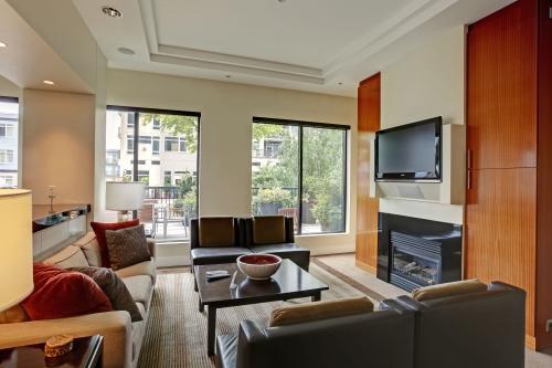 Building Photo - 0 bedroom in Seattle WA 98121