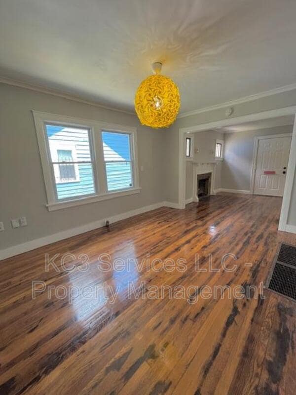 Building Photo - 5842 Euclid Ave E