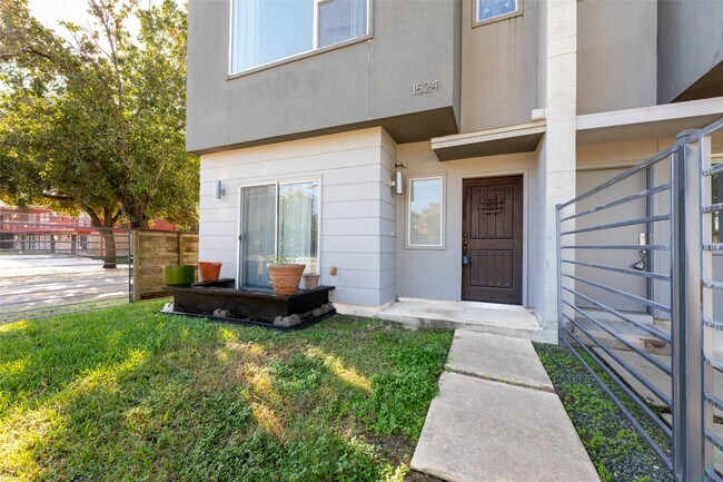 Building Photo - 1524 Blodgett St