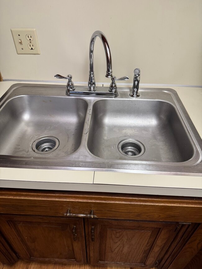 Building Photo - 323 S Shurley St