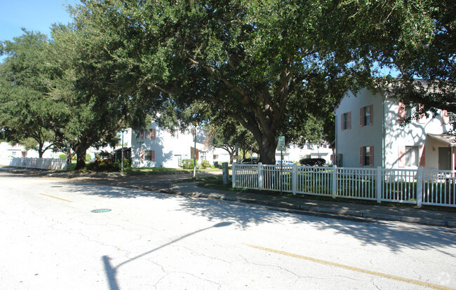 Building Photo - Jamestown Apartments & Townhomes