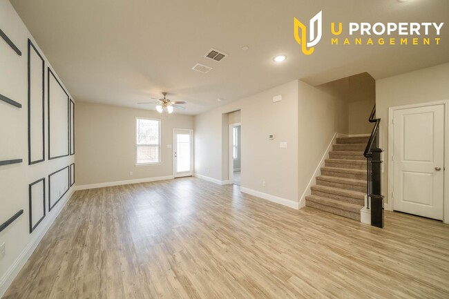 Building Photo - 4 bed and 3.5 bath Townhome in Plano!