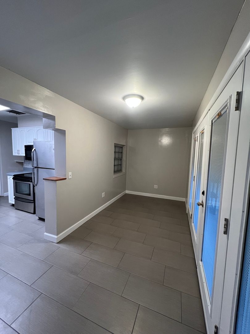 Building Photo - 2540 Elyria Ave