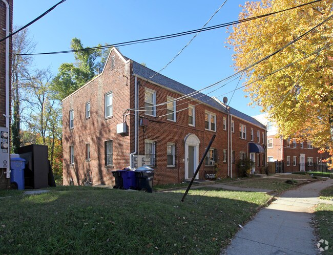 Primary Photo - 451 Orange St SE